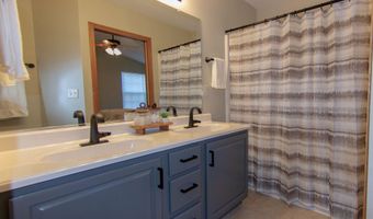 707 S Hedgewood Cir, Andover, KS 67002