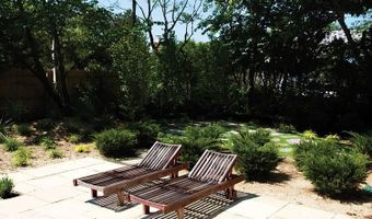 54 Gardiner Dr, Amagansett, NY 11930