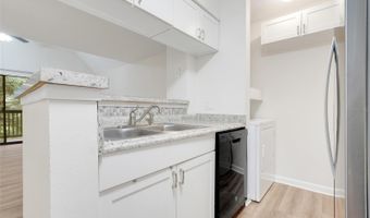 325 LAKEPOINTE Dr 304, Altamonte Springs, FL 32701