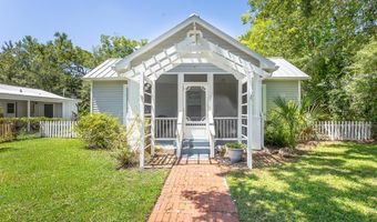 106 17th St, Apalachicola, FL 32320