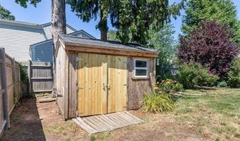 85 Highland Ave, Barrington, RI 02806
