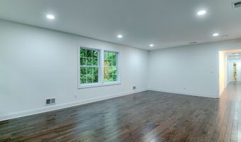 58 Fish Hawk Dr, Middletown, NJ 07748