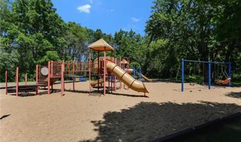5820 139th St W, Apple Valley, MN 55124