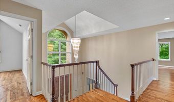 1 Mountaincrest Dr, Cheshire, CT 06410