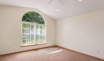 2051 Arbor Rdg, Brookings, SD 57006