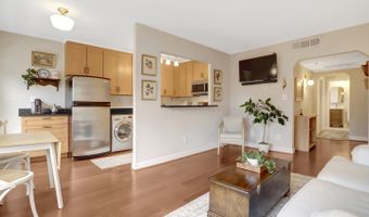 1251 E ABINGDON Dr #1121, Alexandria, VA 22314
