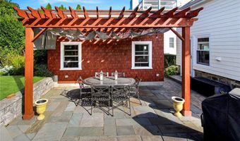 99 Roseneath Ave, Newport, RI 02840