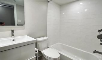 118 ROBERTS Ln 300, Alexandria, VA 22314