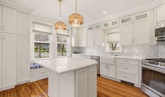 8 Champlin St, Newport, RI 02840