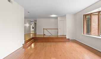 4100 DOWNING St, Annandale, VA 22003