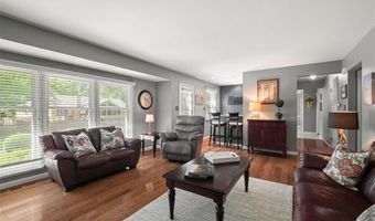1858 Dougherty Estates Dr, Ballwin, MO 63021