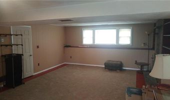 37 Squantum Dr, Middletown, RI 02842
