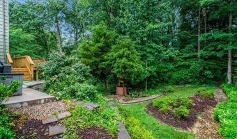 8304 FIVE GATES Rd, Annandale, VA 22003