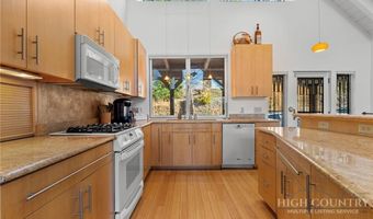 248 Hillcrest Ln, Banner Elk, NC 28604