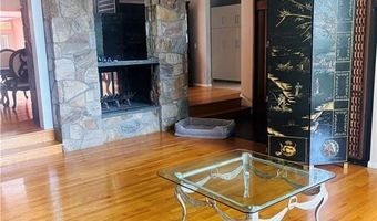 2 Wenscott Ln, North Providence, RI 02904