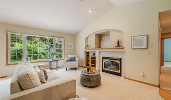 1424 E KEYSTONE Ln, Appleton, WI 54913