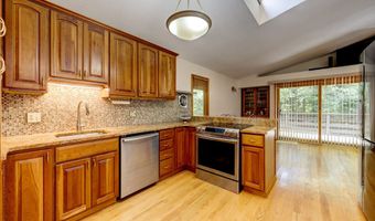 15 Brookridge Dr, Avon, CT 06001