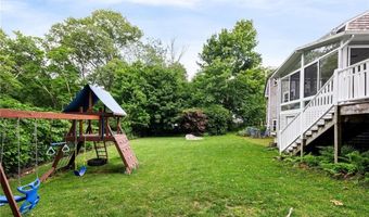 36 Daniel Dr, North Kingstown, RI 02852