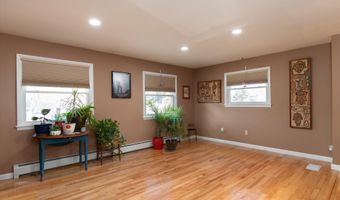 10 Spruce Ln, Barre, VT 05641