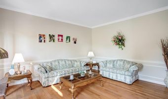 420 April Oaks Ct, Ballwin, MO 63021