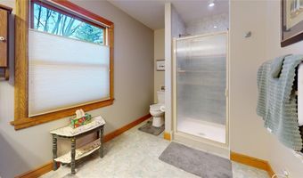 3840 CHAPEL HILL Dr, Erie, PA 16506