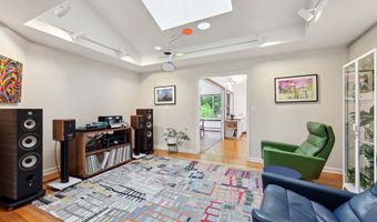 10 Pleasant Point Rd, Branford, CT 06405