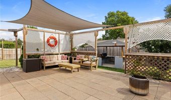 67 Linden St, Middletown, RI 02842