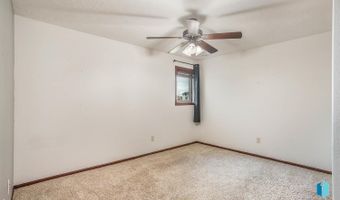 808 N Quartz Ave, Brandon, SD 57005