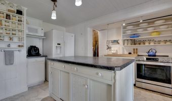 992 Pequawket Trl, Baldwin, ME 04091