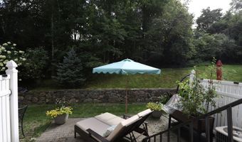 70 Woodcrest Ln 70, Danbury, CT 06810
