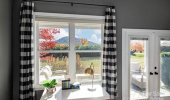 207 Farm Creek Dr E, Asheville, NC 28806