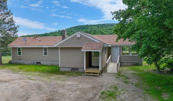 34 Cricket Ln, Sebago, ME 04029