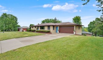 2416 Maplewood Dr, Asbury, IA 52002