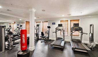 2465 ARMY NAVY Dr 204, Arlington, VA 22206