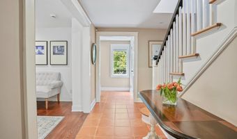 78 Hoyts Hl, Bethel, CT 06801