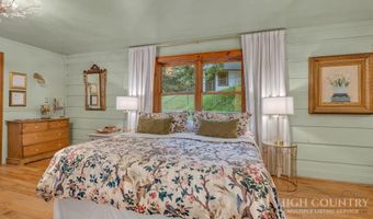 165 Leighway Ln, Banner Elk, NC 28604