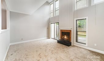 7925 Charter Oak Ln, Charlotte, NC 28226