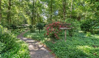 199 WOODFIELD Dr, Auburn, AL 36830