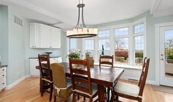 75 N Cliff Dr, Narragansett, RI 02882
