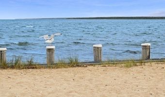 53 Crassen Blvd 31, Amagansett, NY 11930