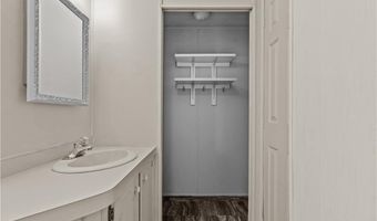 92 Bayview Pkwy, Middletown, RI 02842