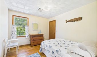 13 Deangelis Dr, Narragansett, RI 02882