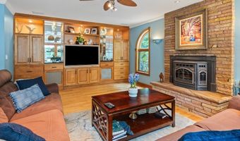 9 Santom St, Auburn, MA 01501