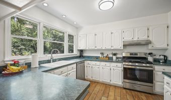 45 Normandy Ct, Middletown, NJ 07748