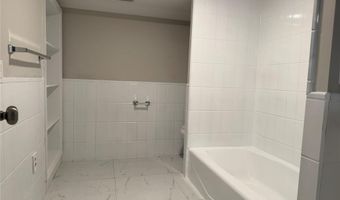41 Woods Ave, Bergenfield, NJ 07621