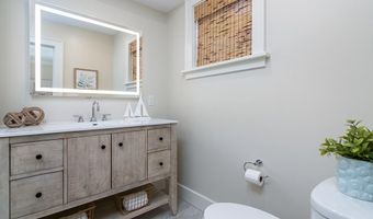 20 E Bowery St 1A, Newport, RI 02840