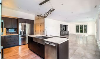 13 Kellogg St, Brookfield, CT 06804