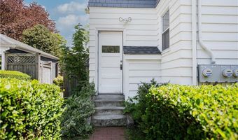 2 Bedlow Ave, Newport, RI 02840