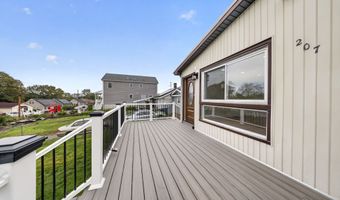 207 Hillcrest Rd, Bridgeport, CT 06606
