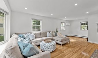 12 Granada Ter, Middletown, RI 02842